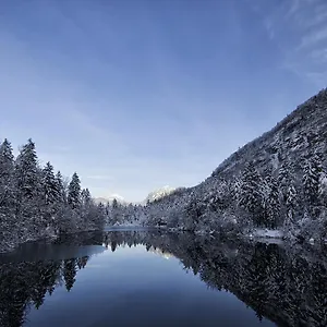 Хостел Yoho - International Youth